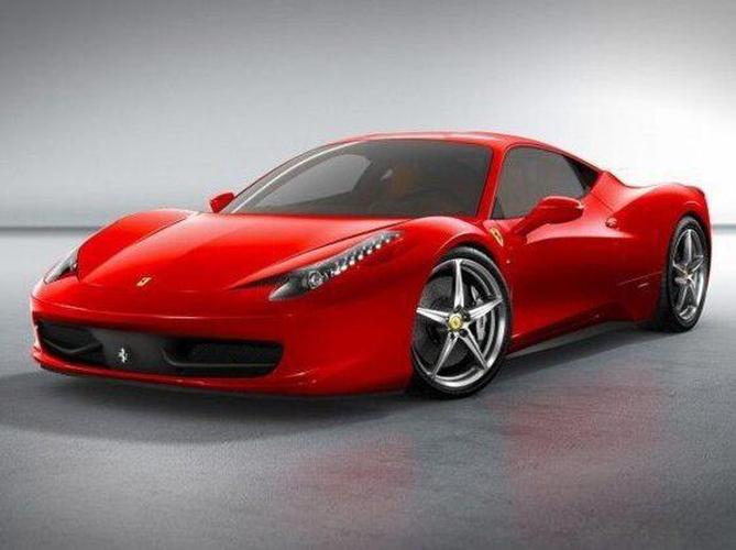 Ferrari 458 Spider, lançada em 2012 e com preço médio de mais de R$ 1,4 milhões
