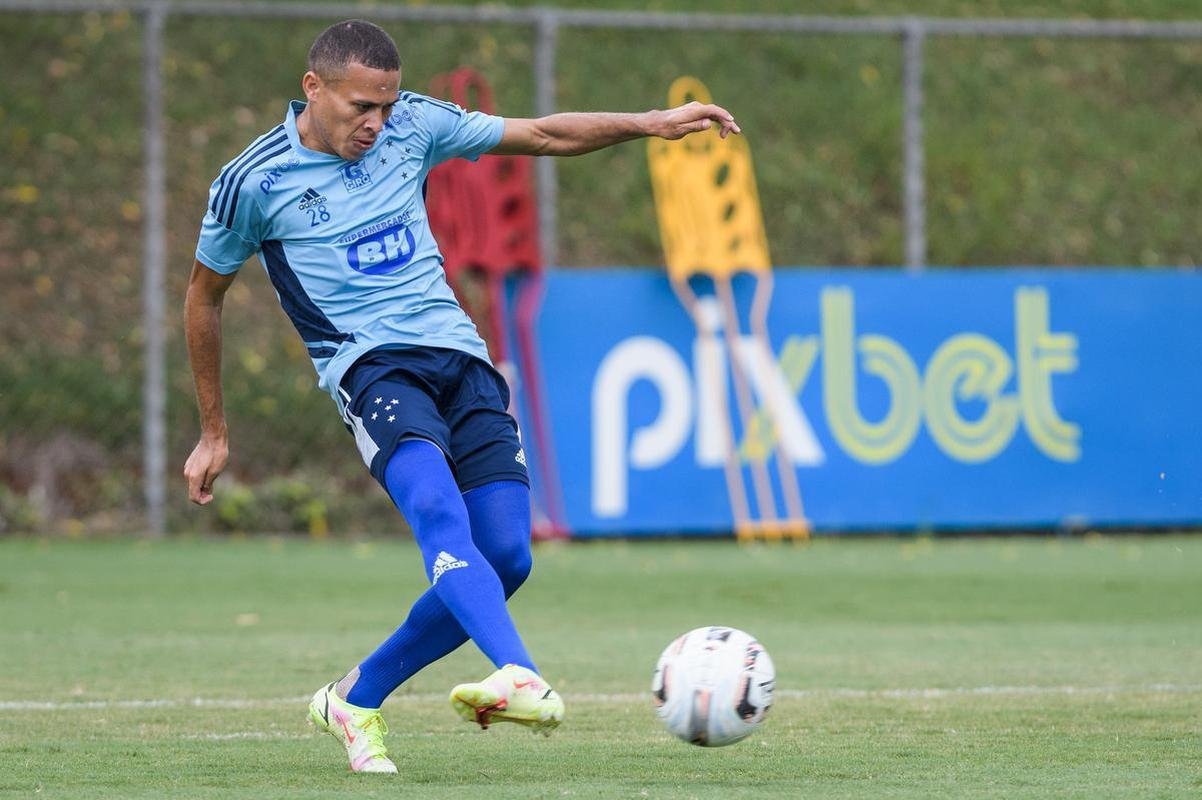 João Paulo, meio-campista