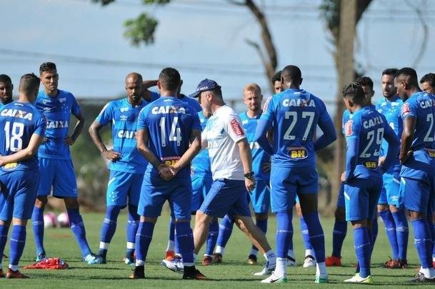 Fotos do treino do Cruzeiro desta segunda-feira, na Toca da Raposa II (Alexandre Guzanshe/EM D.A Press)