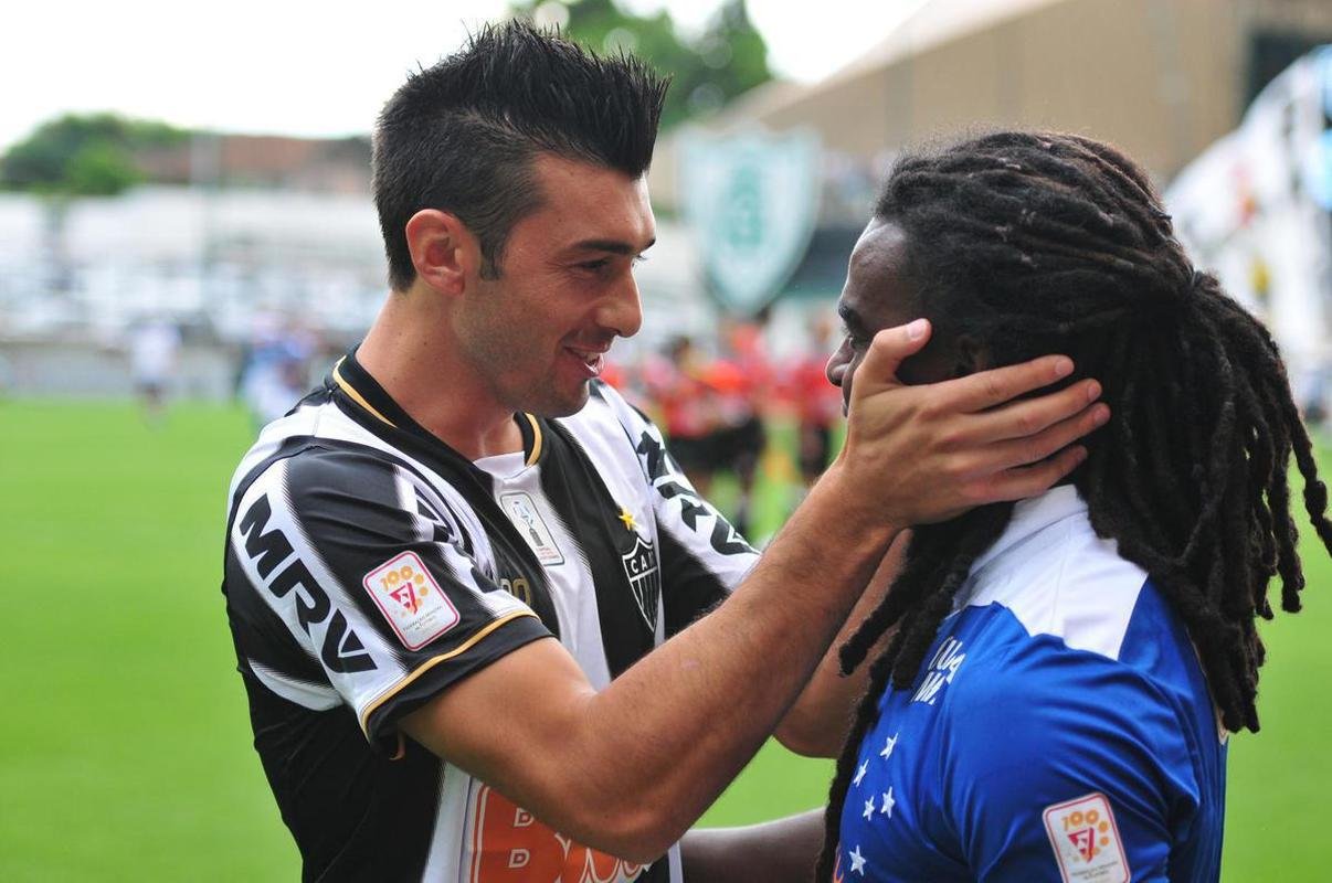 16/02/2014 - Atltico 0 x 0 Cruzeiro (Campeonato Mineiro) - O clssico do Campeonato Mineiro foi marcado por muita disputa e poucas chances de gol. O jogo ser lembrado pelas homenagens a Tinga, que havia sofrido com ofensas racistas em jogo da Copa Libertadores dias antes. Torcedores do Real Garcilaso, do Peru, imitavam macaco a cada vez que o volante tocava na bola. Atleticanos, nas arquibancadas e em campo, protestaram contra o racismo sofrido pelo cruzeirense.