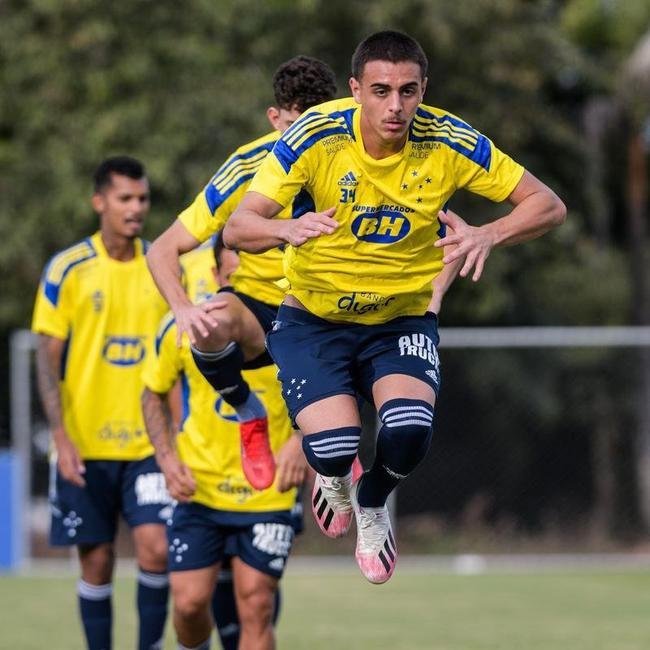 Comisso tcnica de Vanderlei Luxemburgo comandou treino na Toca da Raposa II nesta quarta-feira. Time se prepara para enfrentar o Brusque, s 11h de sbado, no estdio Augusto Bauer, em Santa Catarina, pela 16 rodada da Srie B.
