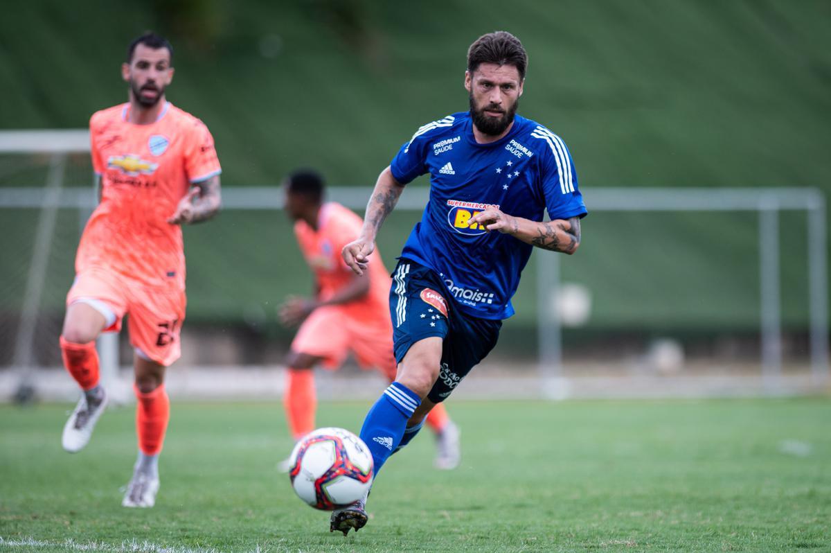 Imagens do jogo-treino entre Cruzeiro e Bolívar, neste sábado (20/2), na Toca da Raposa II. Time celeste venceu por 1 a 0