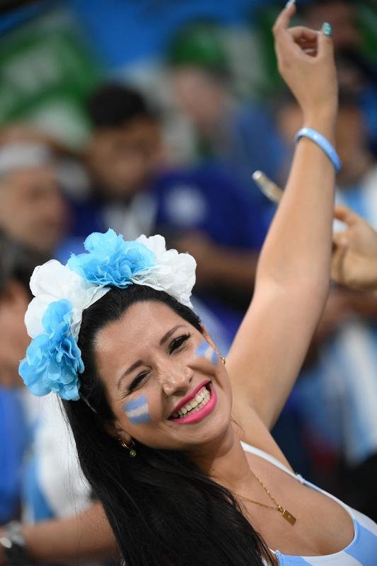 Torcedores de Argentina e Austrlia, que se enfrentaram pelas oitavas de final da Copa do Mundo