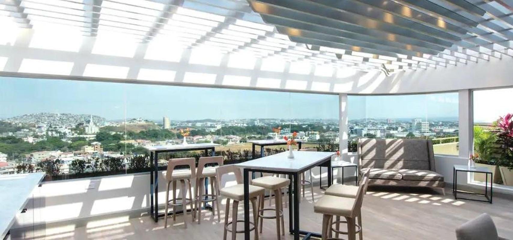 Galo est hospedado no Hilton Colon Guayaquil, localizado em uma regio nobre da cidade litornea no Equador; acomodao quatro estrelas tem estrutura de ponta