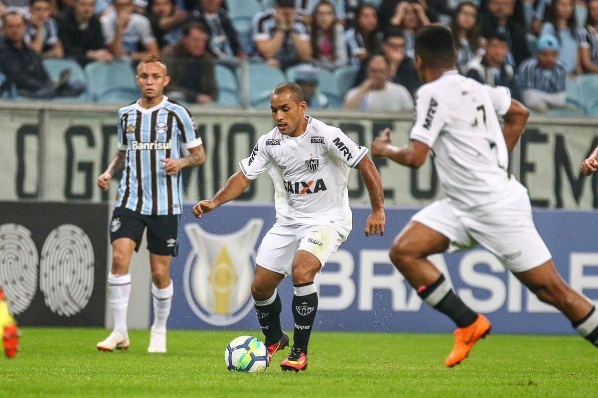 Grmio jogou melhor e conseguiu vitria por 2 a 0 sobre o Atltico na Arena, em Porto Alegre, pela 13 rodada do Campeonato Brasileiro