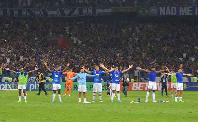 Cruzeiro chegou aos 59 pontos e est muito perto do acesso  Srie A