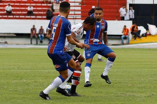 Santa Cruz e Bahia se enfrentaram no Arruda e empataram sem gols na estreia da Copa do Nordeste, em jogo que foi recheado de homenagens a Tiago Cardoso