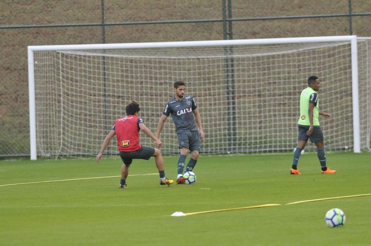 Yimmi Char, David Terans e Denlson participaram do treino em campo pela primeira vez