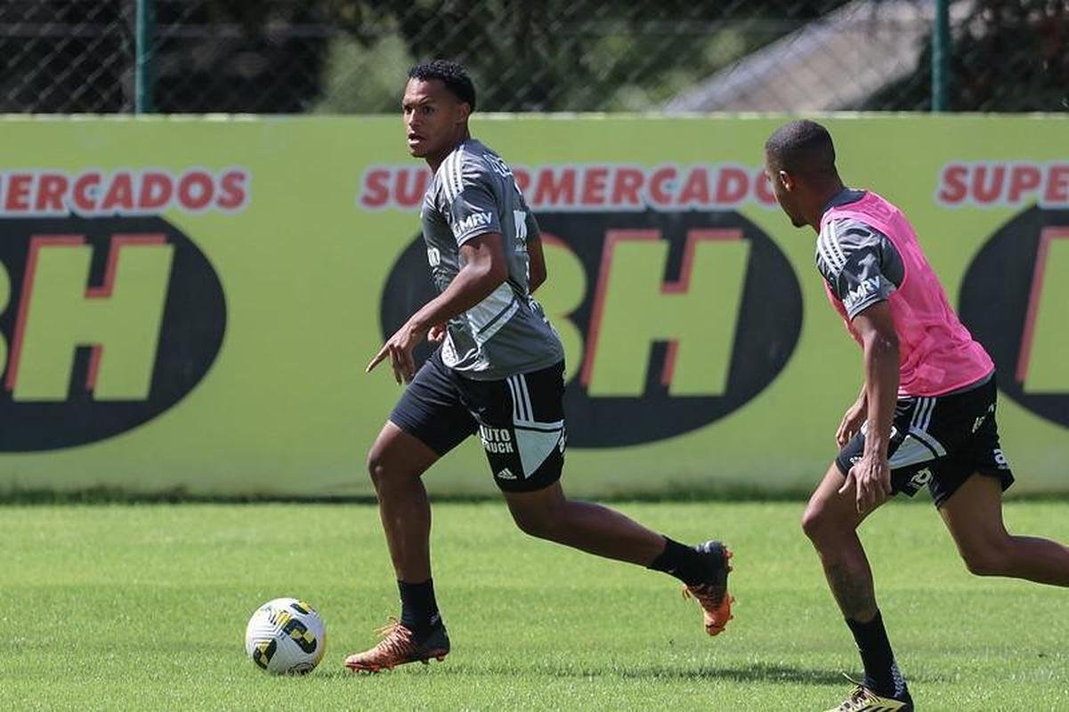 Atltico treina na Cidade do Galo sob o comando de Lucas Gonalves, tcnico interino permanente. Turco Mohamed foi demitido na manh desta sexta-feira (22).