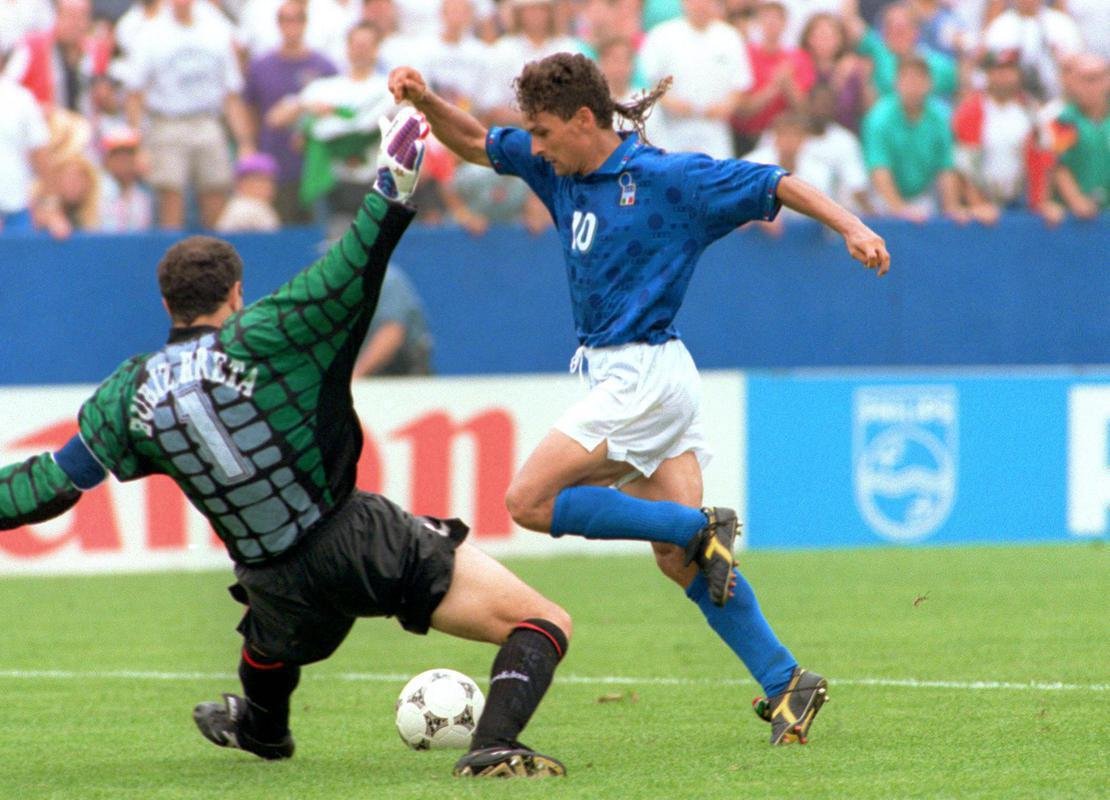 Roberto Baggio (Itlia) - Com trs Copas disputas (1990, 1994 e 1998), camisa 10 italiano passou em branco. Na final de 1994, contra o Brasil, nos Estados Unidos, perdeu o pnalti que garantiu o tetracampeonato da seleo canarinho