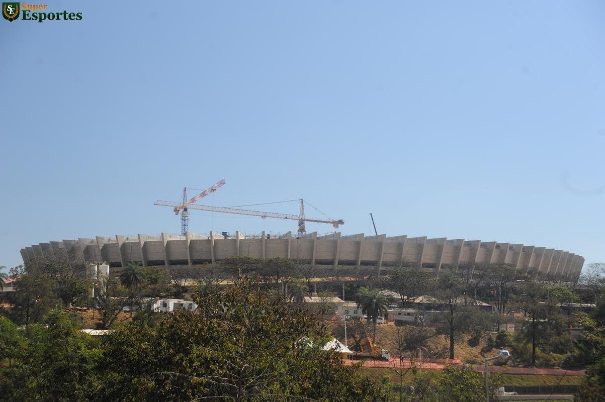 26/07/2012 - Panorama geral da rea externa do Mineiro durante as obras de modernizao.