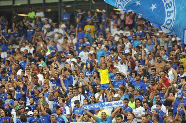Imagens da torcida do Cruzeiro no jogo diante do Bahia, no Mineirão