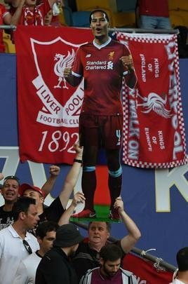 Torcidas de Real Madrid e Liverpool encheram o estádio Olímpico, de Kiev, na final da Champions