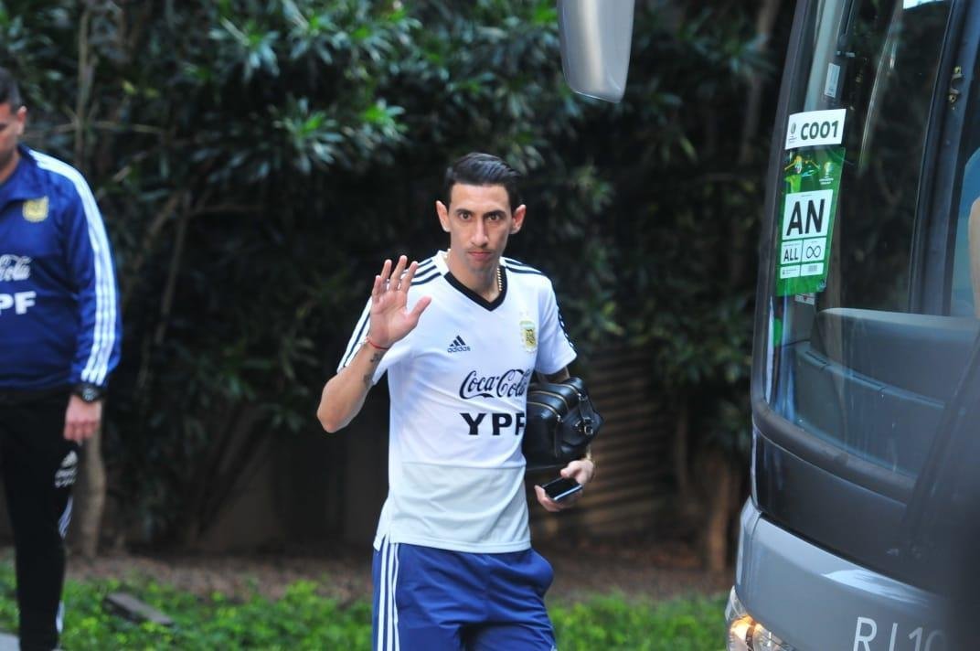 Jogadores da Argentina embarcam rumo ao treino no Independência