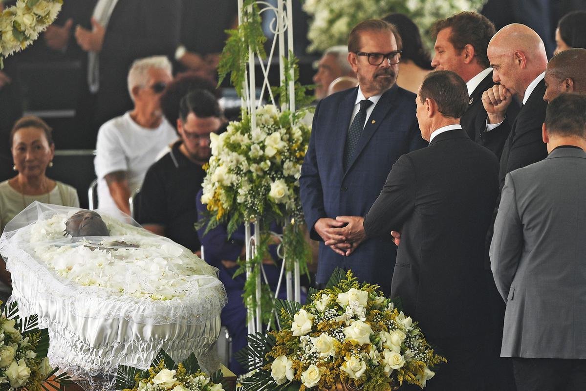 Corpo de Pel  velado na Vila Belmiro, estdio do Santos. 