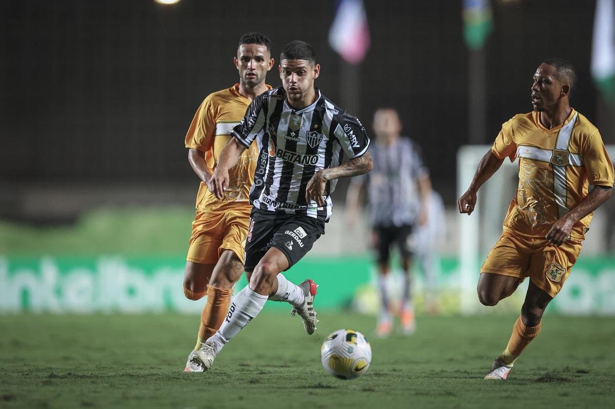 Fotos do jogo entre Brasiliense e Atltico no Estdio Klber Andrade, em Cariacica-ES, pela terceira fase da Copa do Brasil