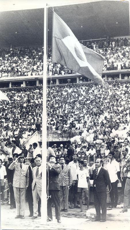 Militares hastearam a bandeira do Brasil no Arruda.