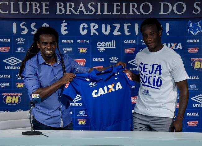 2017 - Caicedo (zagueiro): finalista da Copa Libertadores de 2016 com o Independiente del Valle e convocado vrias vezes para a Seleo do Equador, o defensor de 25 anos teve 60% dos direitos econmicos adquiridos por 1,9 milho de dlares. Ele chegou a fazer boas partidas pelo Cruzeiro, mas depois caiu de produo e perdeu a titularidade para Murilo.