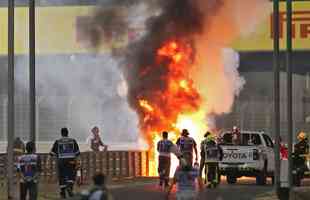 Carro de Grosjean pega fogo na Fórmula 1; veja fotos