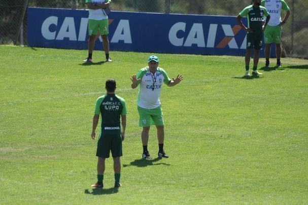 Adilson comandou o primeiro treino no Amrica nesta quarta-feira