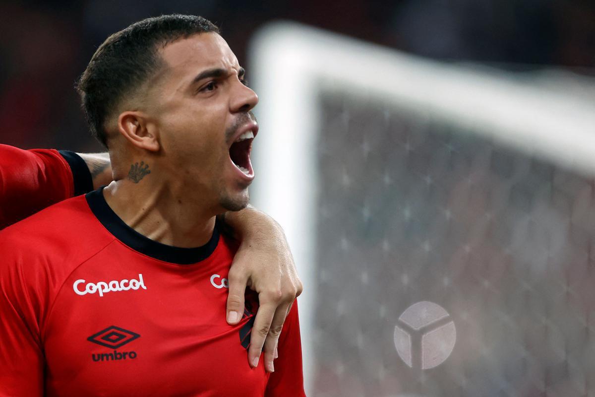 O Atltico visitou, na noite desta tera-feira (18/4), o Athletico-PR na Arena da Baixada, em Curitiba. A partida foi vlida pela 2 rodada do Grupo G da Copa Libertadores de 2023.