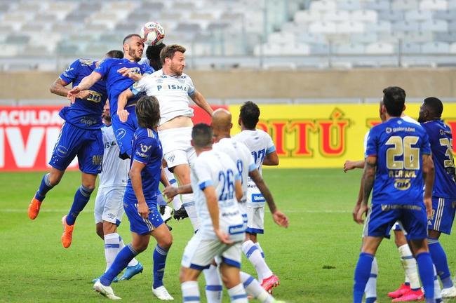 Com gols de Marcos Serrato e Renato (2), o Ava venceu o Cruzeiro por 3 a 0, neste sbado, no Mineiro, pela 12 rodada da Srie B