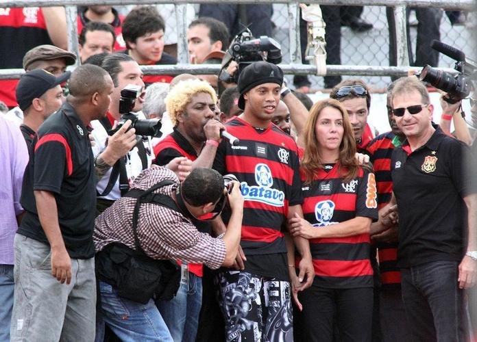 Há pouco mais de dez anos, em 2011, caixas de som foram instaladas no estádio Olímpico para uma possível festa de apresentação de Ronaldinho Gaúcho pelo Grêmio. Contudo, o jogador recebeu uma proposta mais vantajosa do Flamengo e optou por seguir a carreira no Rio de Janeiro.