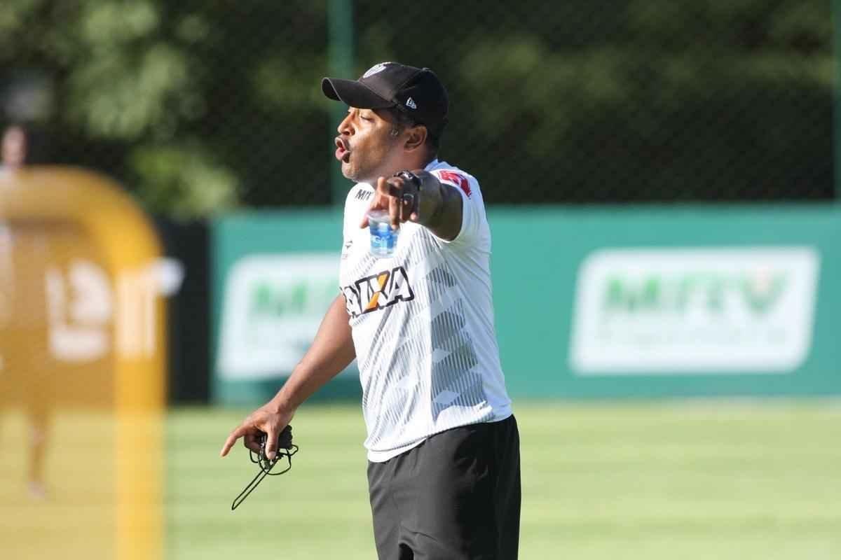 Tcnico Roger Machado completou um ms no comando da equipe do Atltico