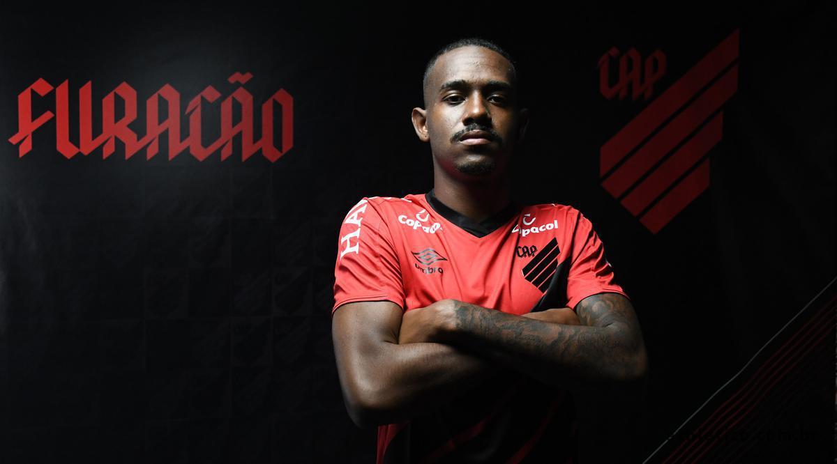 Edu (zagueiro) - trocou o Cruzeiro pelo Athletico-PR em junho de 2020. A negociação movimentou cerca de US$500 mil (R$2,5 milhões).