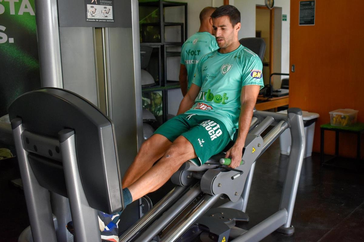 Ral Cceres - 30 anos - lateral-direito do Amrica