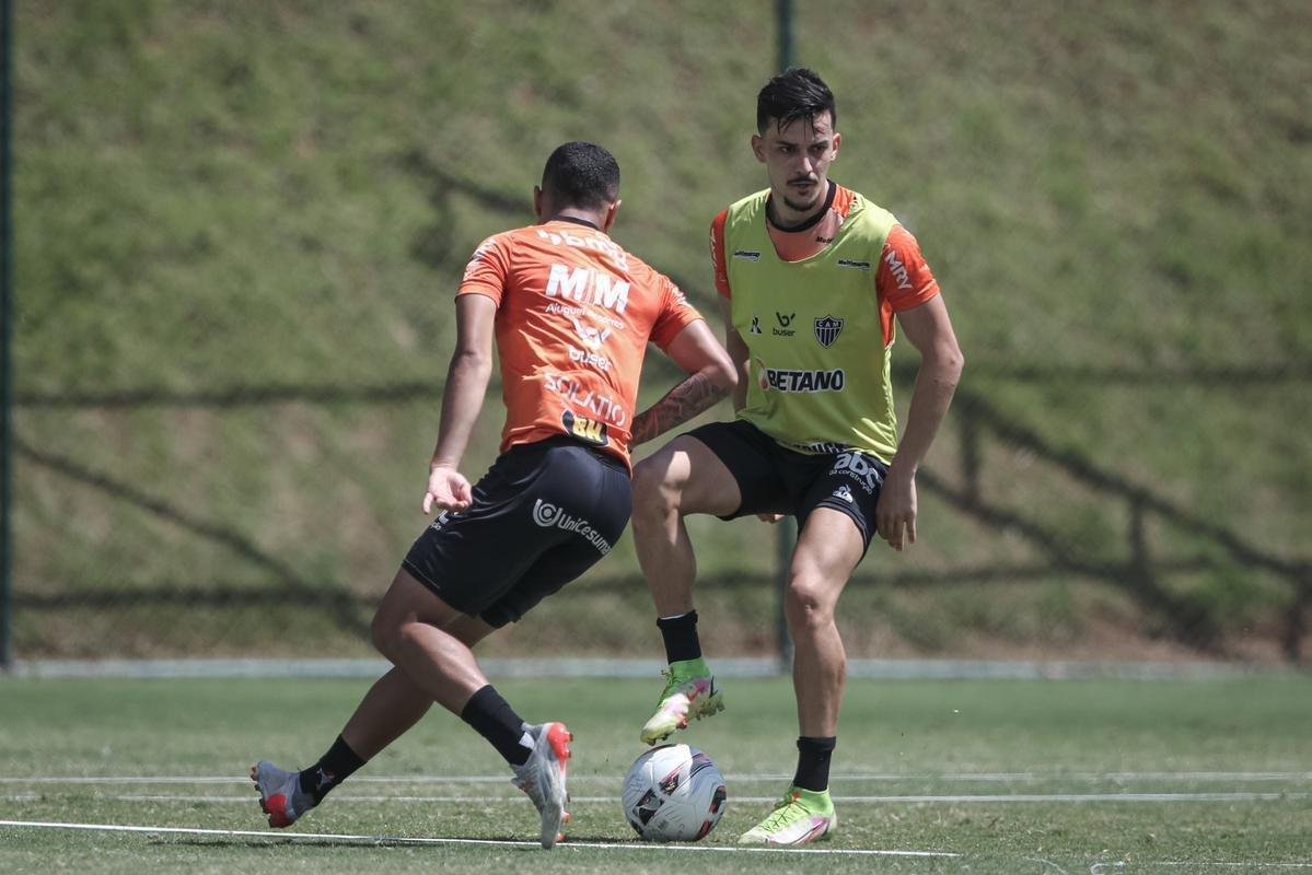 Fotos do primeiro treino de Junior Alonso no retorno ao Atltico