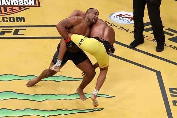 Fotos da derrota de Anderson Silva para Daniel Cormier no UFC 200