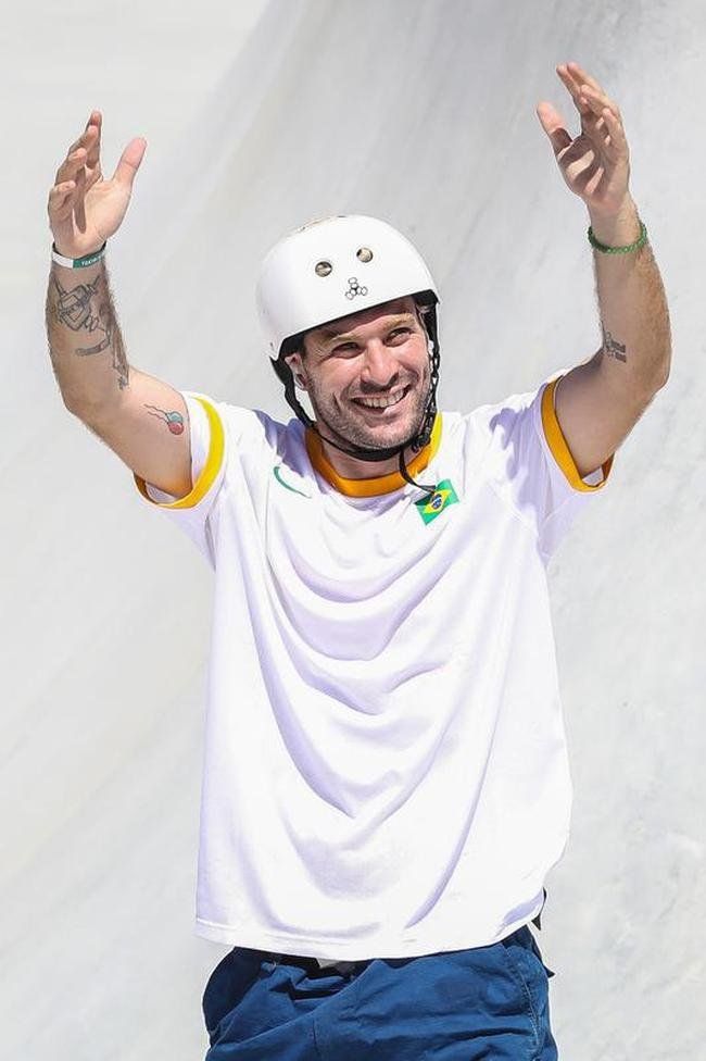 Pedro Barros conquistou a medalha de prata no skate park e vibrou muito com p�dio in�dito na modalidade que estreou nos Jogos de T�quio