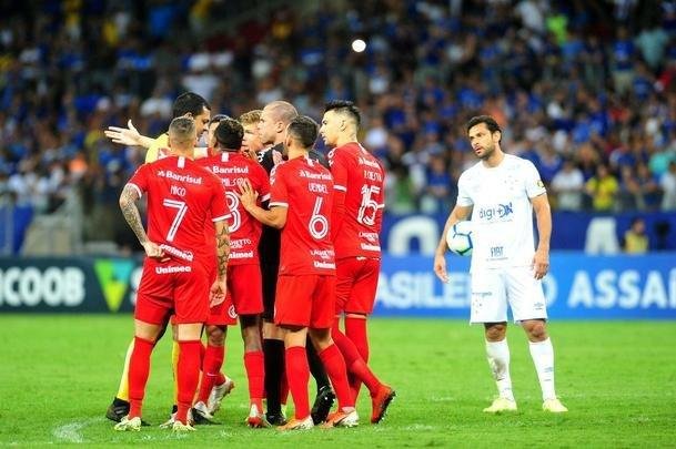 Cruzeiro e Internacional ficaram no empate em jogo com interveno do VAR