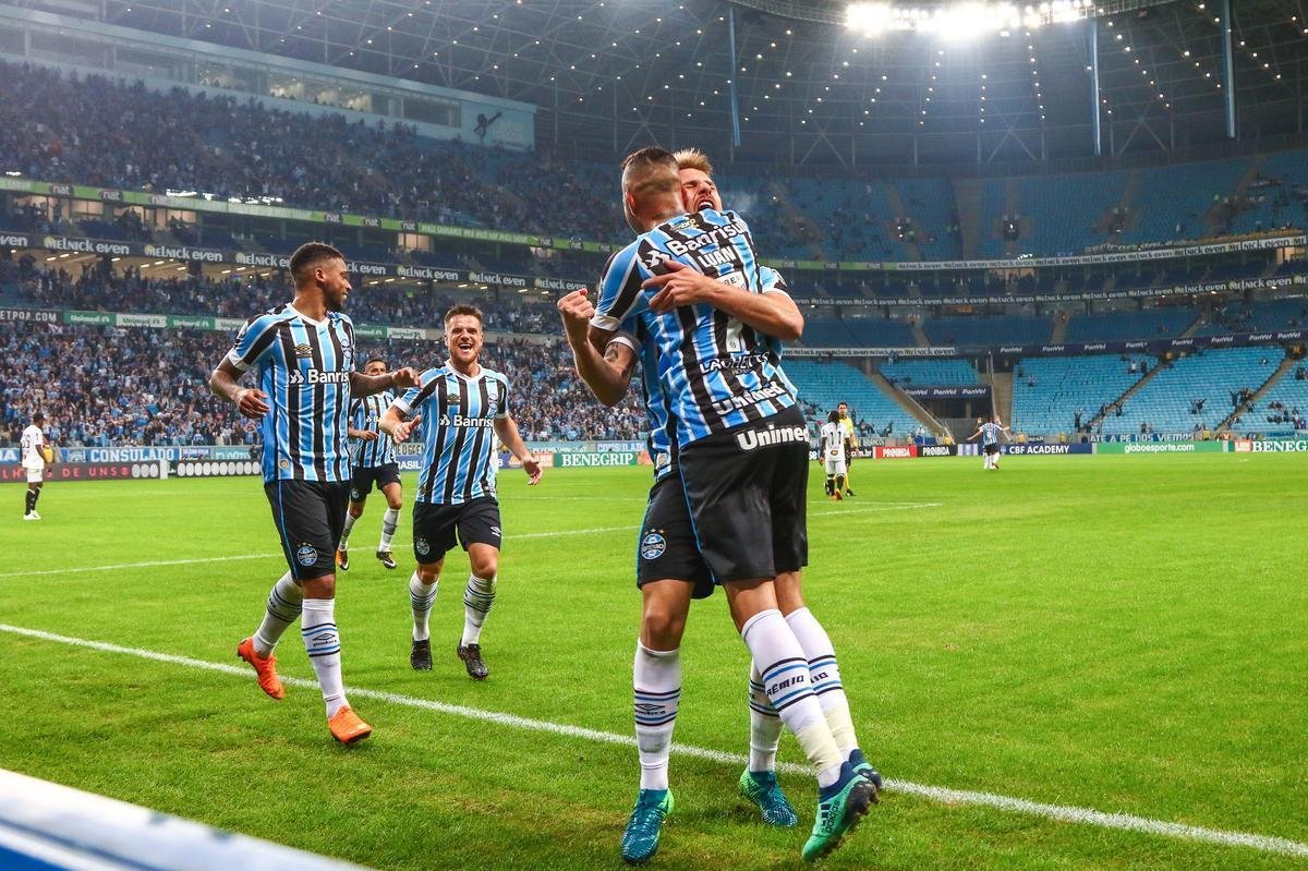 Grmio jogou melhor e conseguiu vitria por 2 a 0 sobre o Atltico na Arena, em Porto Alegre, pela 13 rodada do Campeonato Brasileiro