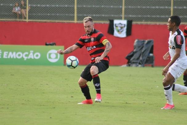 Lance de Vitria x Atltico, jogo disputado no Barrado, em Salvador, pelo Brasileiro