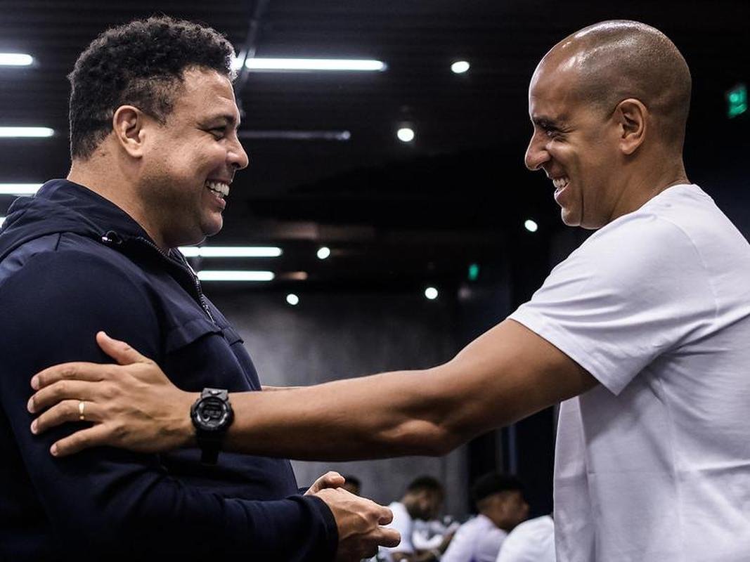 Ronaldo conheceu tcnico Pepa e cumprimentou jogadores do Cruzeiro na vspera do jogo contra o Corinthians, em So Paulo, pelo Campeonato Brasileiro 