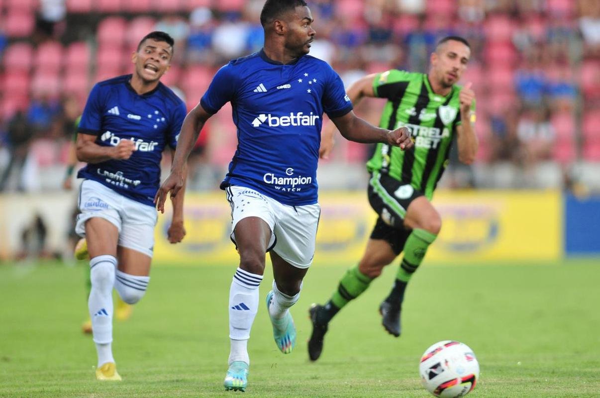 Cruzeiro e Amrica se enfrentaram na Arena do Jacar, em Sete Lagoas, pelo jogo de ida da semifinal do Campeonato Mineiro