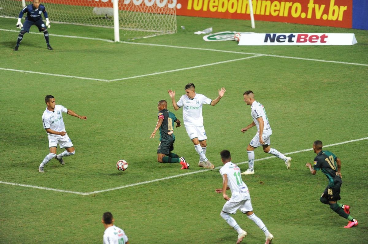 Fotos da vitria da Caldense sobre o Amrica, por 1 a 0, no Independncia, em Belo Horizonte, pela quarta rodada do Campeonato Mineiro de 2021. Atacante Amarildo marcou o nico gol da partida,