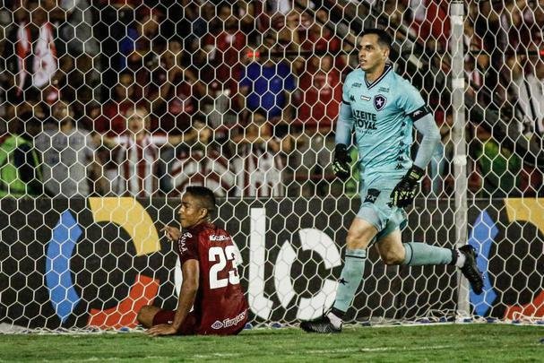 Já no segundo tempo, o jogo foi mais equilibrado. Com as mudanças feitas pelo técnico Paulo Autuori, o Botafogo empatou com gol de Bruno Nazário. Náutico teve chances de marcar o segundo gol com Jorge Henrique e Erick em chances claras, mas ambos perderam os lances.