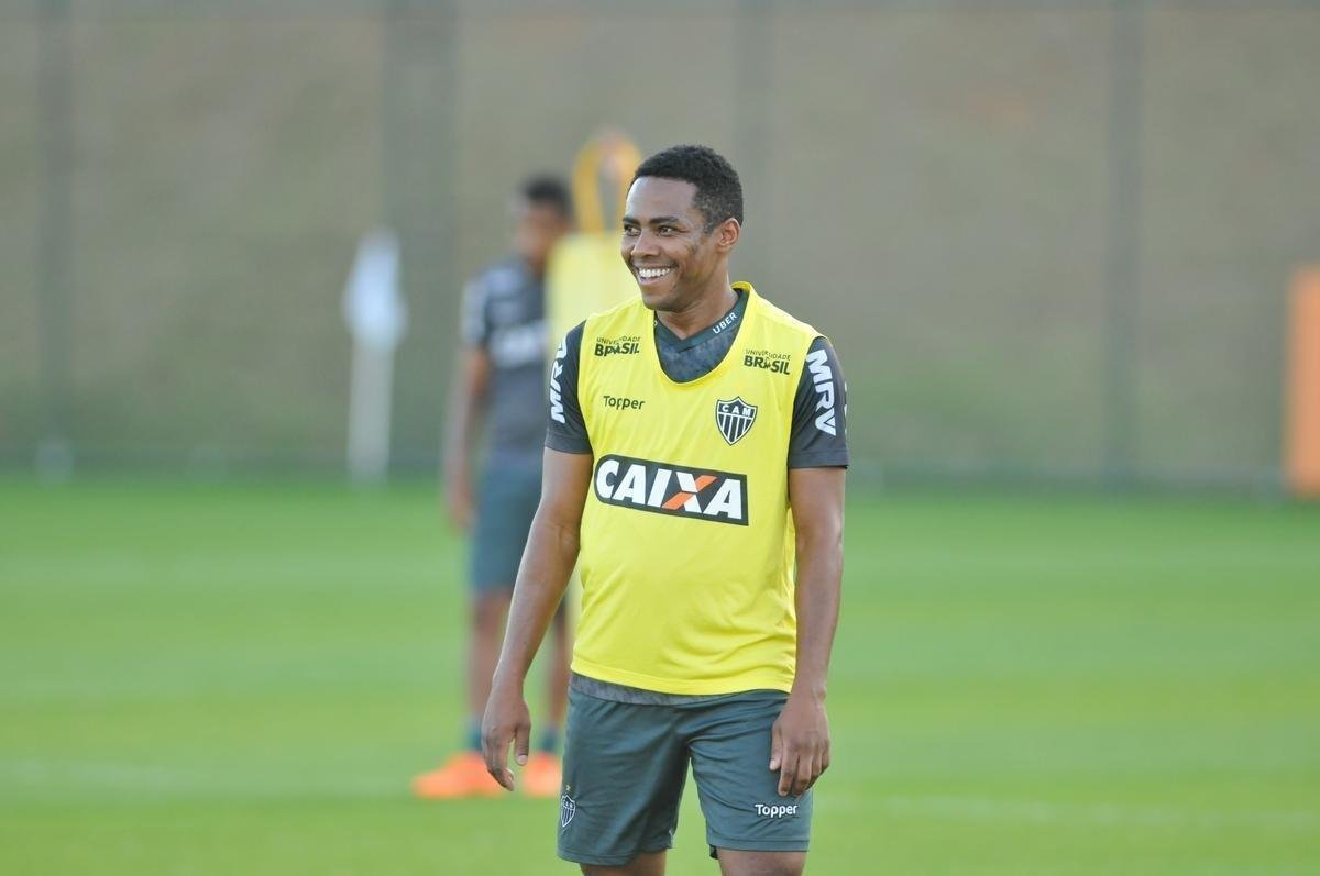 Elenco atleticano fez trabalho ttico orientado por Larghi antes de jogo-treino contra o Coimbra