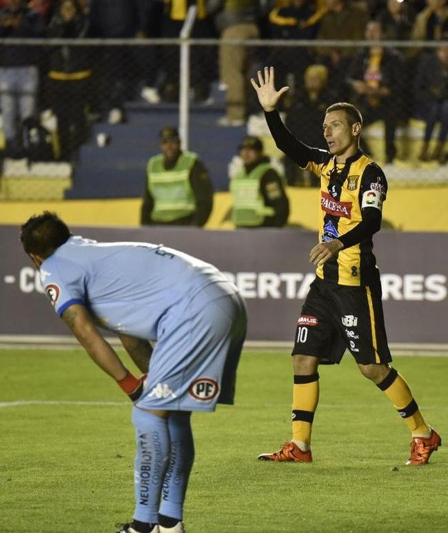 2017 - Unin Espaola (CHI) e The Strongest (BOL) empataram por 1 a 1 no Chile. Na volta, goleada dos bolivianos por 5 a 0.