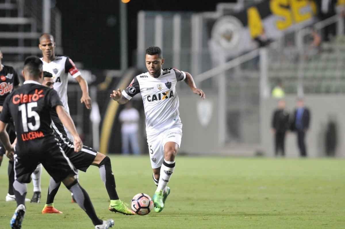 Imagens do duelo entre Atltico e Libertad-PAR, no Independncia, pela Copa Libertadores