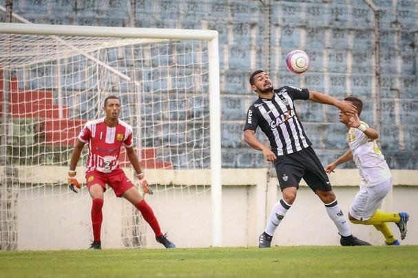 Arthur Godinho (zagueiro) - fica na URT at o fim do Campeonato Mineiro