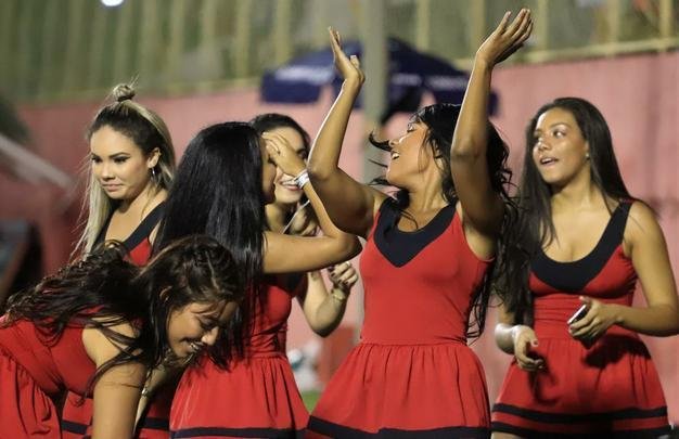 Vitória derrotou Atlético por 1 a 0, no Barradão, com gol de Léo Ceará