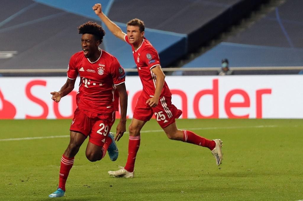 No segundo tempo, Kingsley Coman colocou o Bayern em vantagem com gol de cabeça: 1 a 0