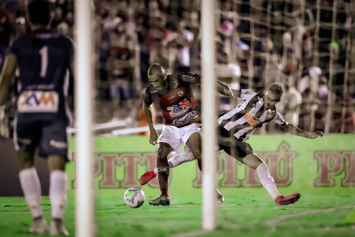 Atltico empatou com o Campinense e avanou na competio