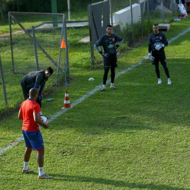 Com jogadores conhecidos da torcida mineira, como o zagueiro Edcarlos o meio-campista Leandro Domingues, o Betim apresentou o elenco nessa segunda-feira (21)