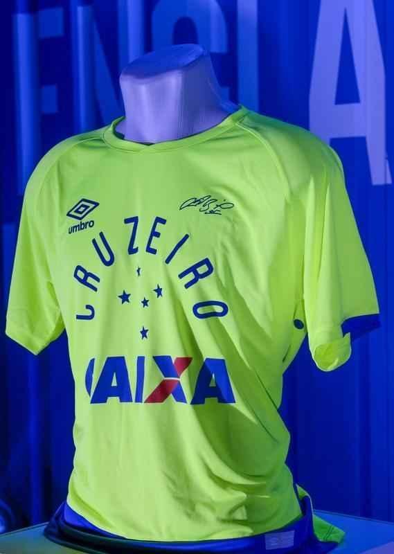 Imagens do lanamento do novo uniforme do Cruzeiro. Evento foi realizado na noite desta quinta-feira (12/05), na esplanada do Mineiro