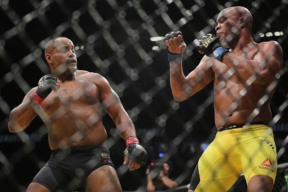 Fotos da derrota de Anderson Silva para Daniel Cormier no UFC 200